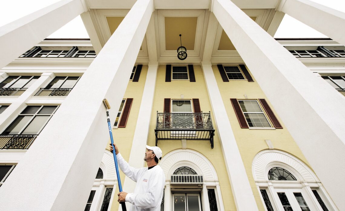 Paint pro at work (photo: David Spielman for PPC magazine)